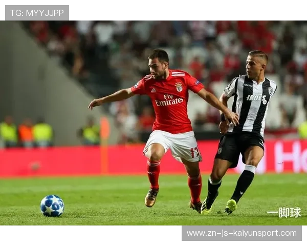 本菲卡连续中路渗透拉扯，锋线一脚抽射破门，展现极致进攻艺术